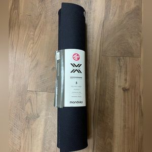MANDUKA X YOGA MAT 5MM in Midnight (dark blue)